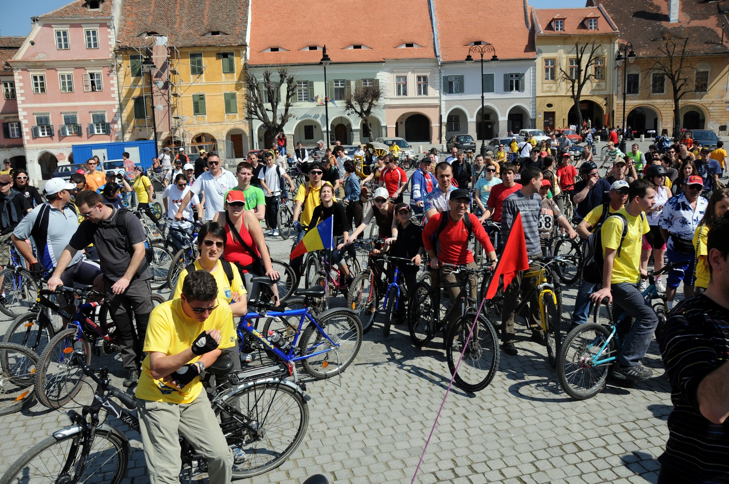 Cu ajutorul Hornbach şi AIOS, trei şcoli din Sibiu vor avea parcări pentru biciclete